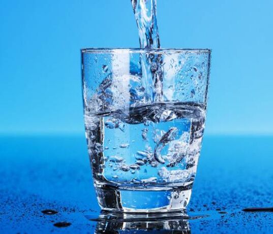 شرب الماء هو القاعدة الأساسية لفقدان الوزن في أسبوع